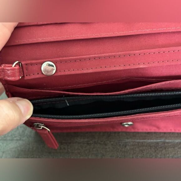 Safe Keeper Brand RFID Red Wallet.  New Without Tags - Picture 5 of 8